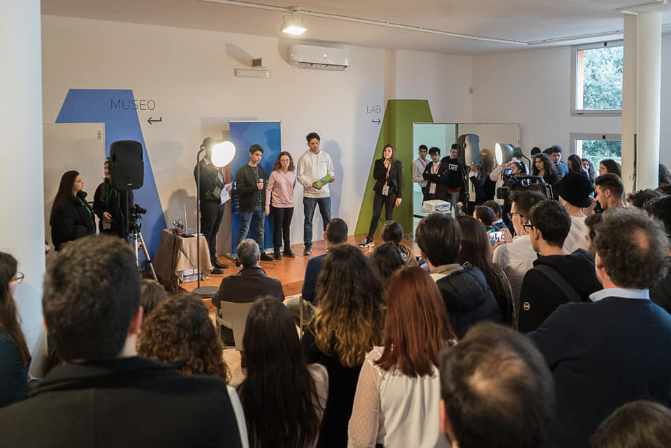 Un momento di confronto durante Innovation Camp