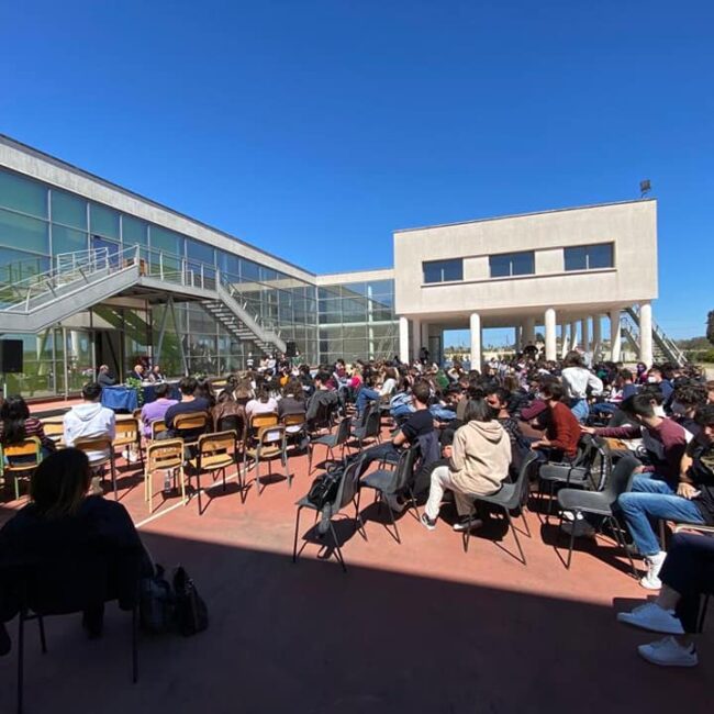 La comunità scolastica riunita per il progetto