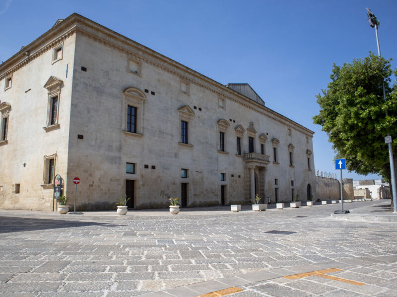 Architetture in pietra nel centro di Melpignano